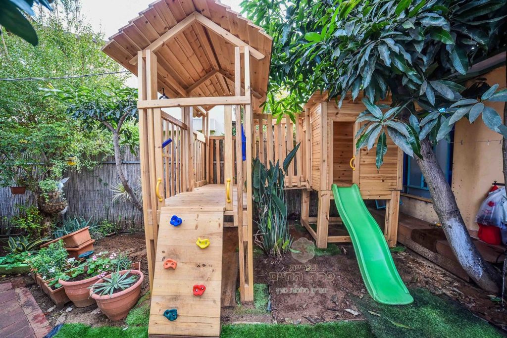 עץ מלא גן שעשועים